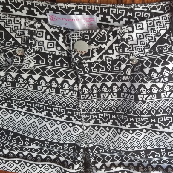 Tribal Shorts - Picture 3 of 4
